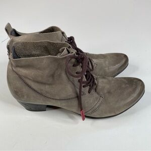Tamaris Soft Leather Heeled Ankle‎ Booties Size 40/8.5